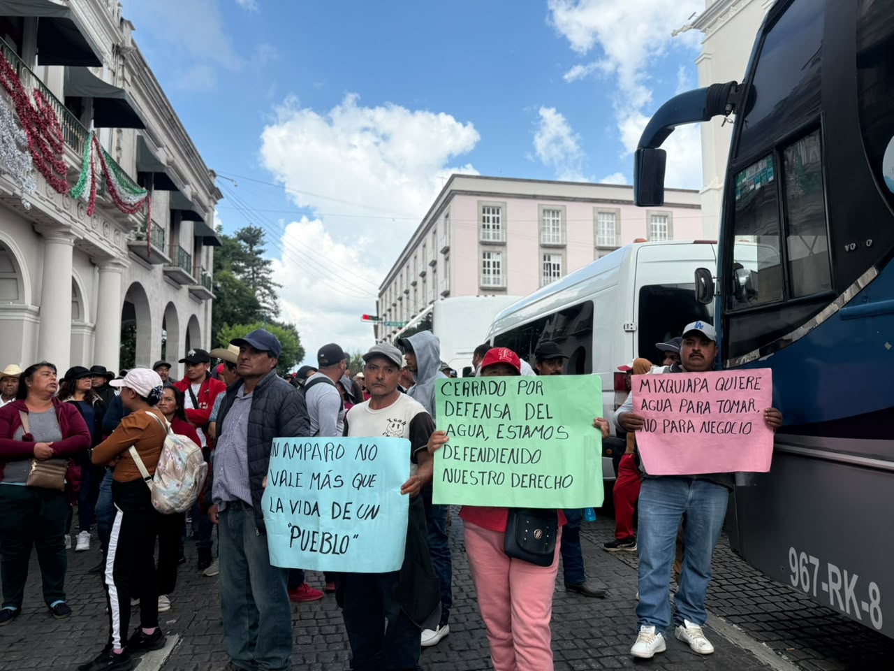 Cierran centro de Xalapa por presunto saqueo de agua en Jalacingo y Altotonga