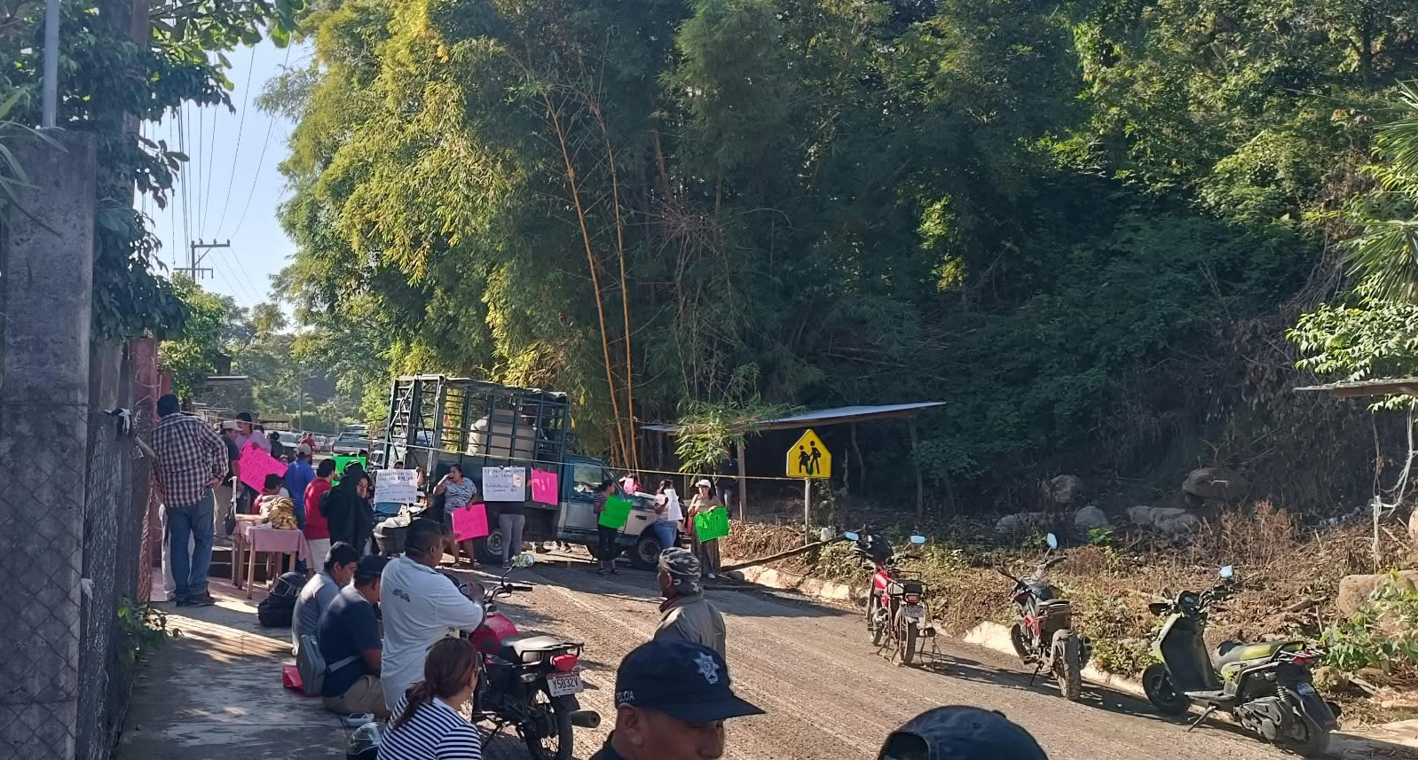 Caos vial: bloqueo en carretera Misantla-Xalapa por obra inconclusa