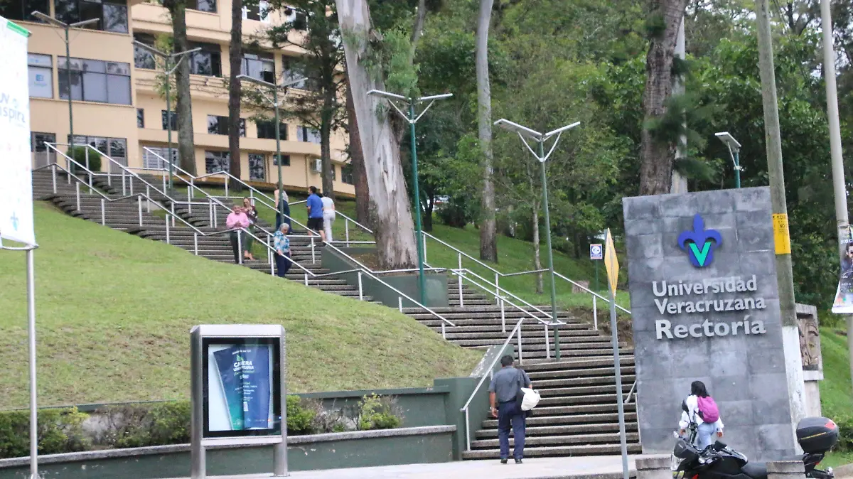 UV suspende actividades académicas en Xalapa tras intensas lluvias