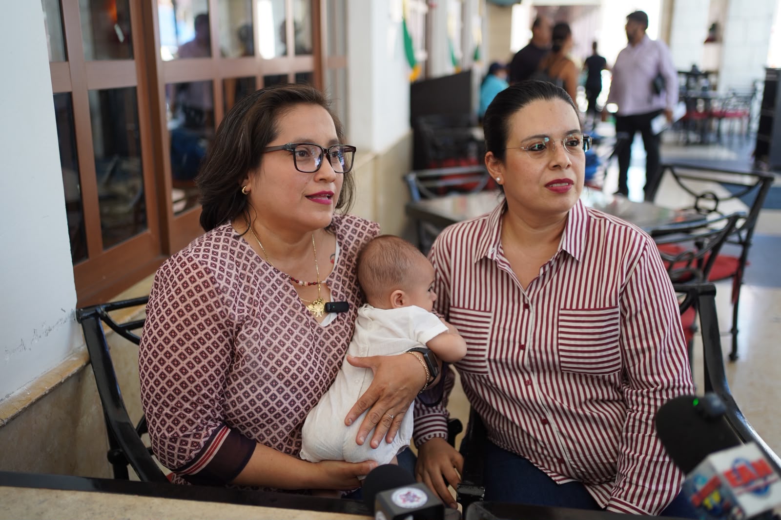 Con amparo y tras 4 meses, pareja igualitaria registra a su hijo en Veracruz