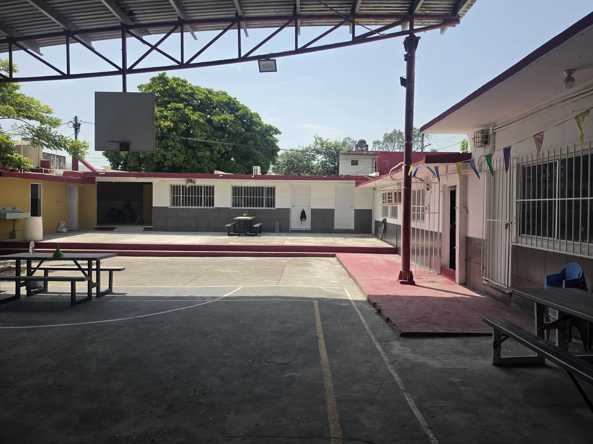Roban 70 mil pesos en cableado de primaria en zona poniente de Veracruz