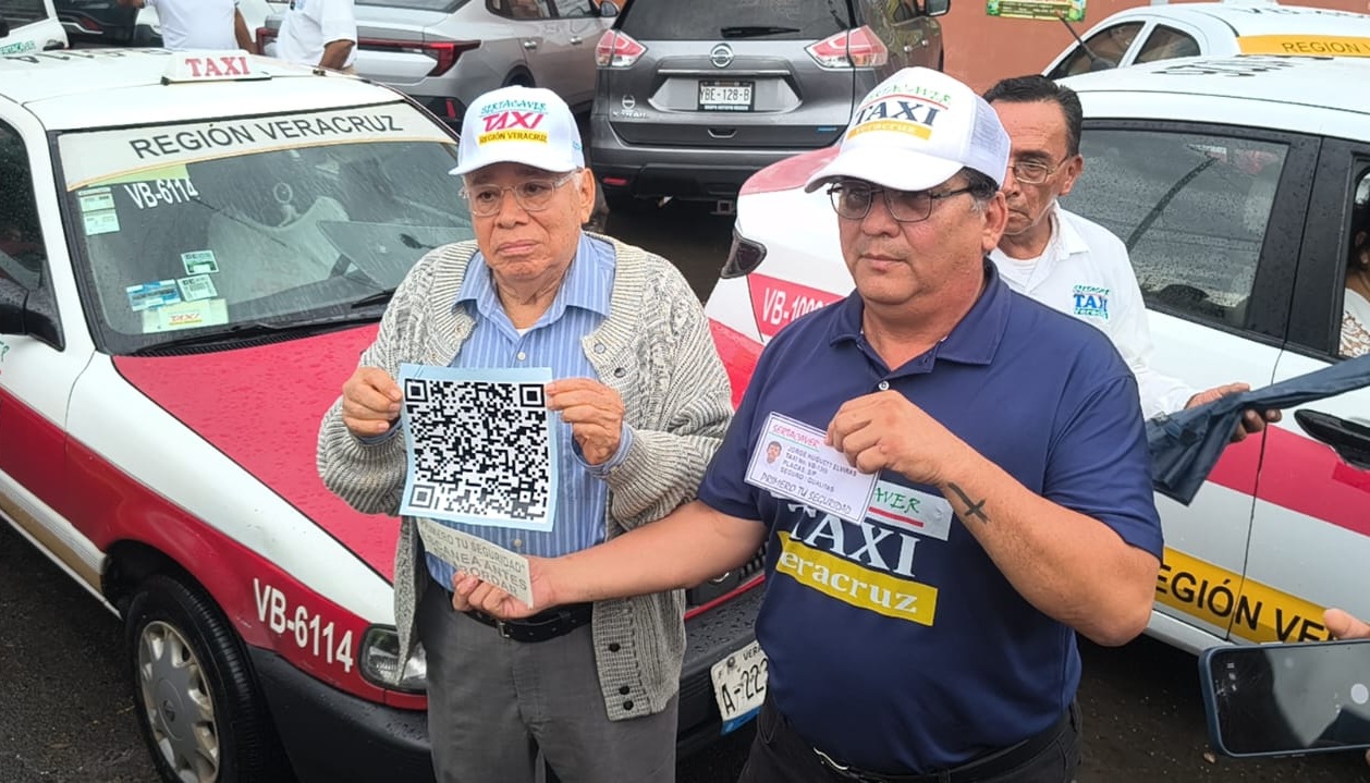 Apuestan por la seguridad: implementan códigos QR en taxis del puerto de Veracruz