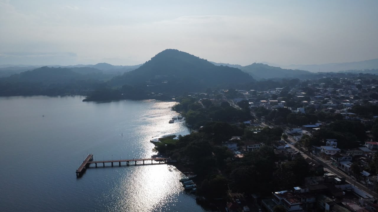 Capturar tegogolos se vuelve actividad de riesgo por cocodrilos en Catemaco