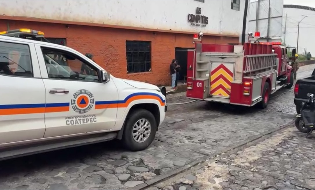 Incendio en la cocina del bar “Los Compitas” moviliza a bomberos de Coatepec