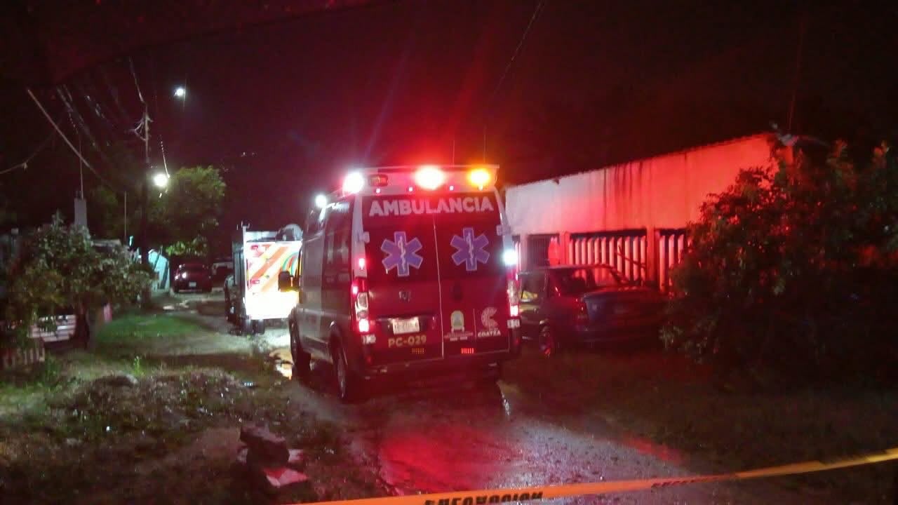 Cuatro mujeres, entre ellas 2 menores, mueren aplastadas por una barda en Coatzacoalcos