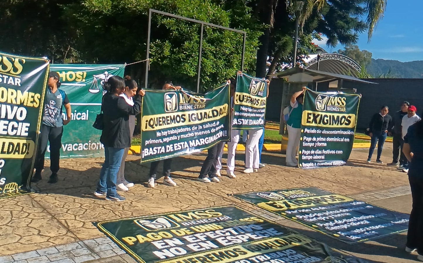 Enfermeros del hospital de Río Blanco protestan por falta de  uniformes e insumos