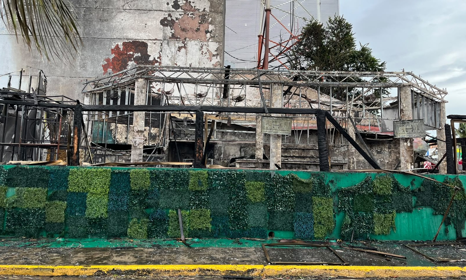 Incendio consume restaurante Villa Rica Express en Boca del Río