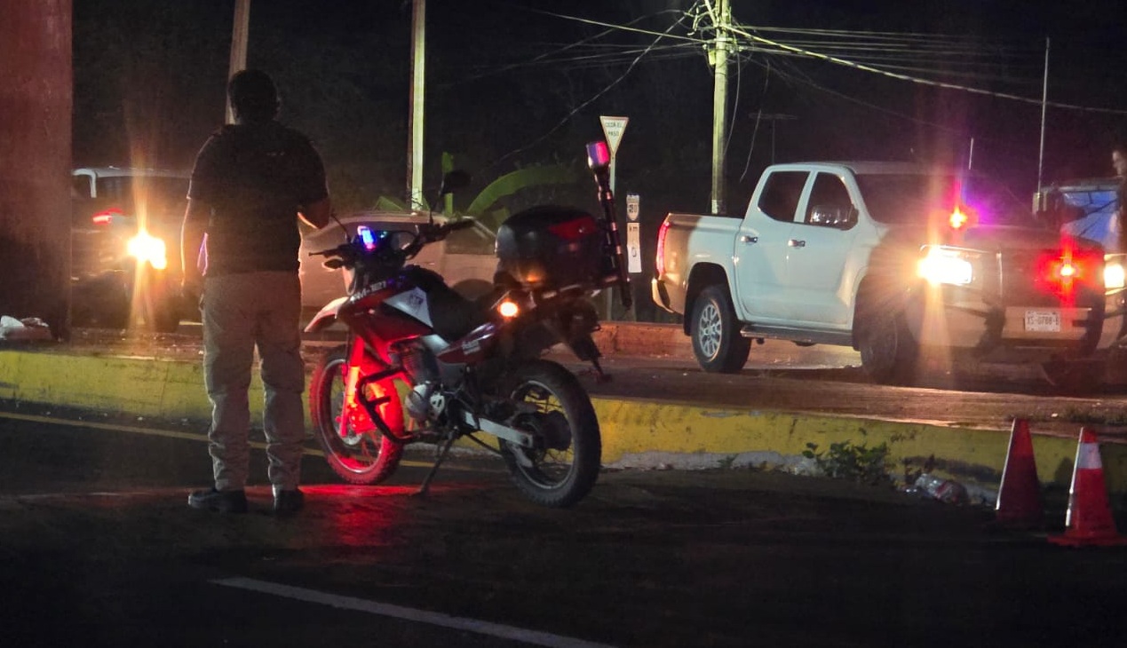Joven motociclista muere arrollado y arrastrado por tráiler en Medellín de Bravo