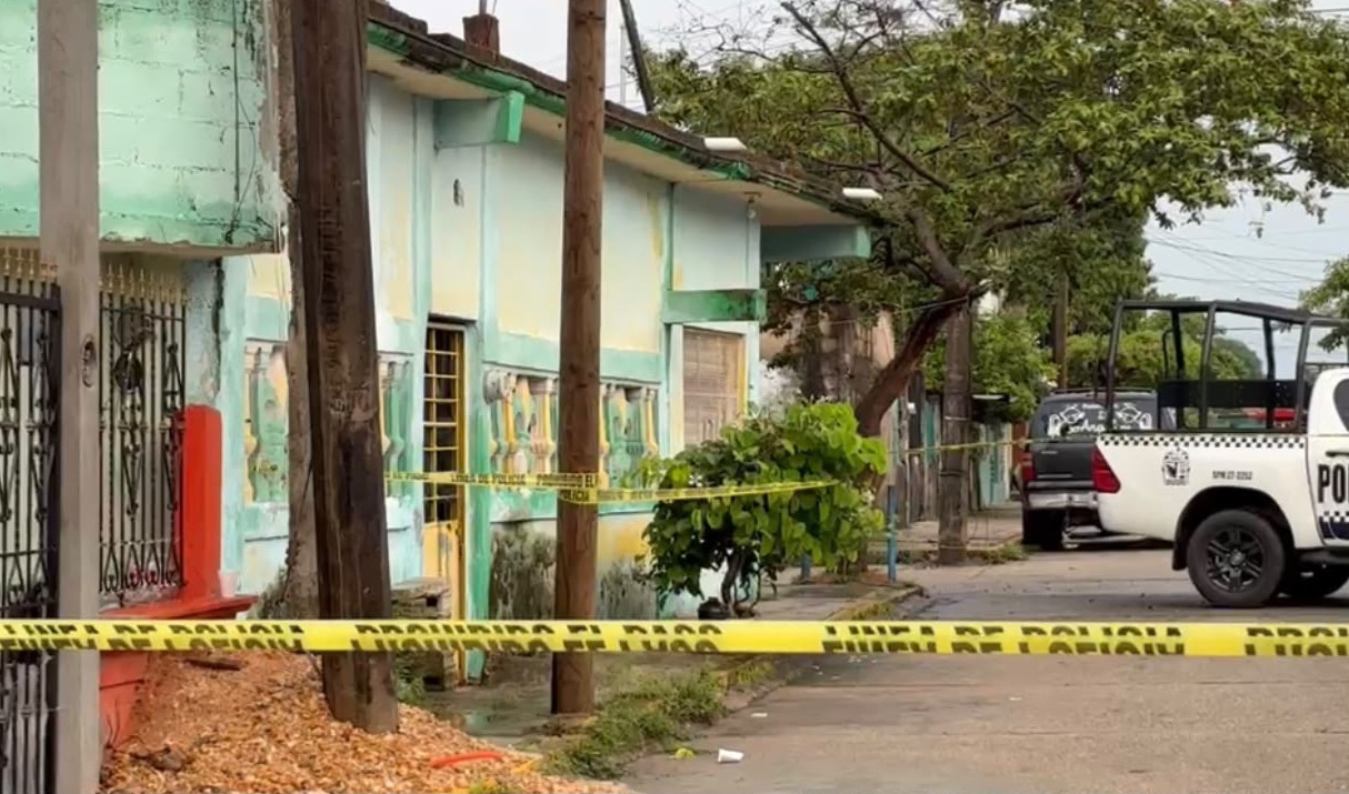 Mujer asesina presuntamente a su esposo con un cuchillo, en Cosoleacaque