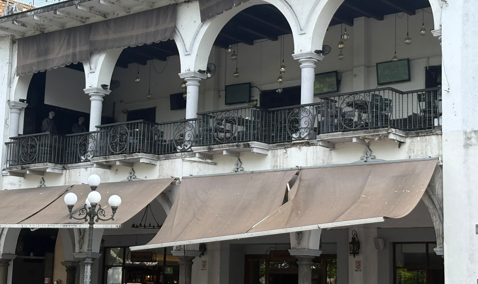 Mujer muere tras caer de un balcón del bar La Divina Comedia, en Córdoba