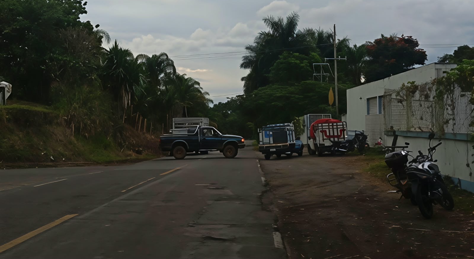 Bloqueo en la Xalapa-Totutla: piden investigar a maestro por presunto maltrato