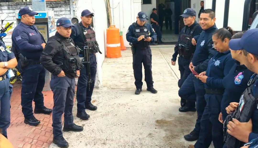 Policías de Emiliano Zapata protestan por salarios y exigen respuesta al alcalde