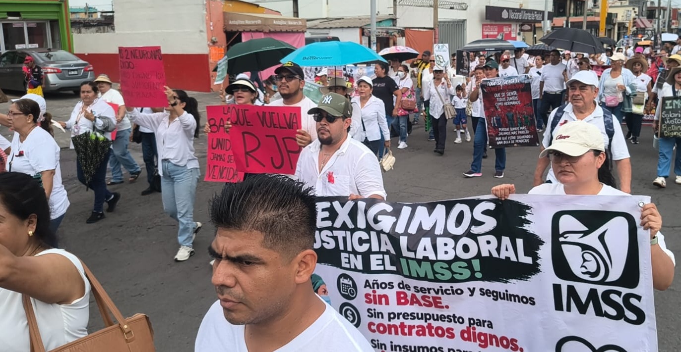 Protesta de trabajadores y jubilados del IMSS en Veracruz: ¿qué exigen?