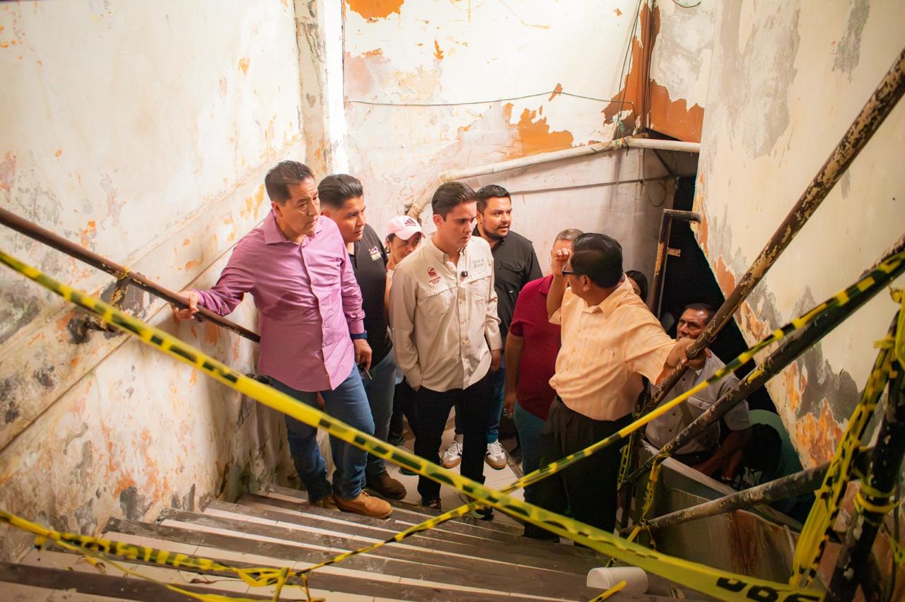 Supervisa alcalde Rafa Fararoni trabajos de rehabilitación del mercado 5 de febrero
