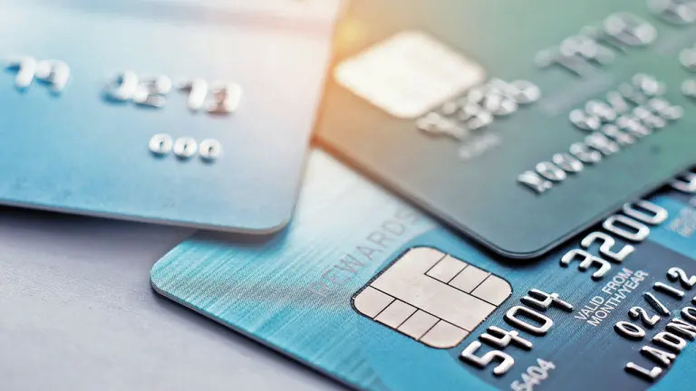Disposición de efectivo con tarjeta de crédito: por qué puede salir tan cara
