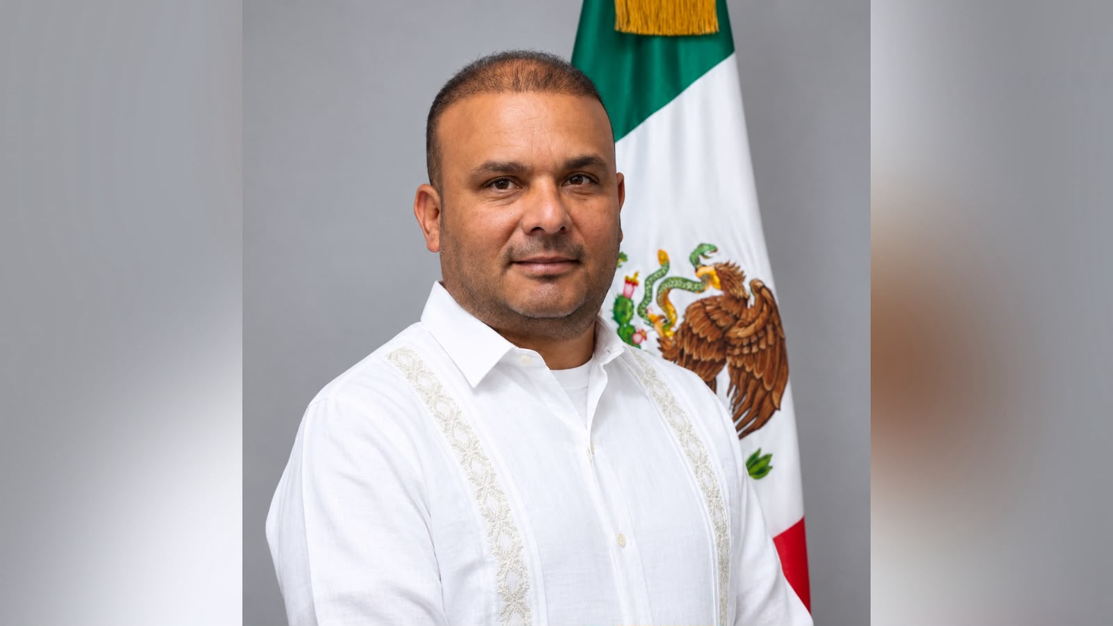 Chucho Uribe, alcalde de Las Choapas, viola la ley al ganar más que la gobernadora