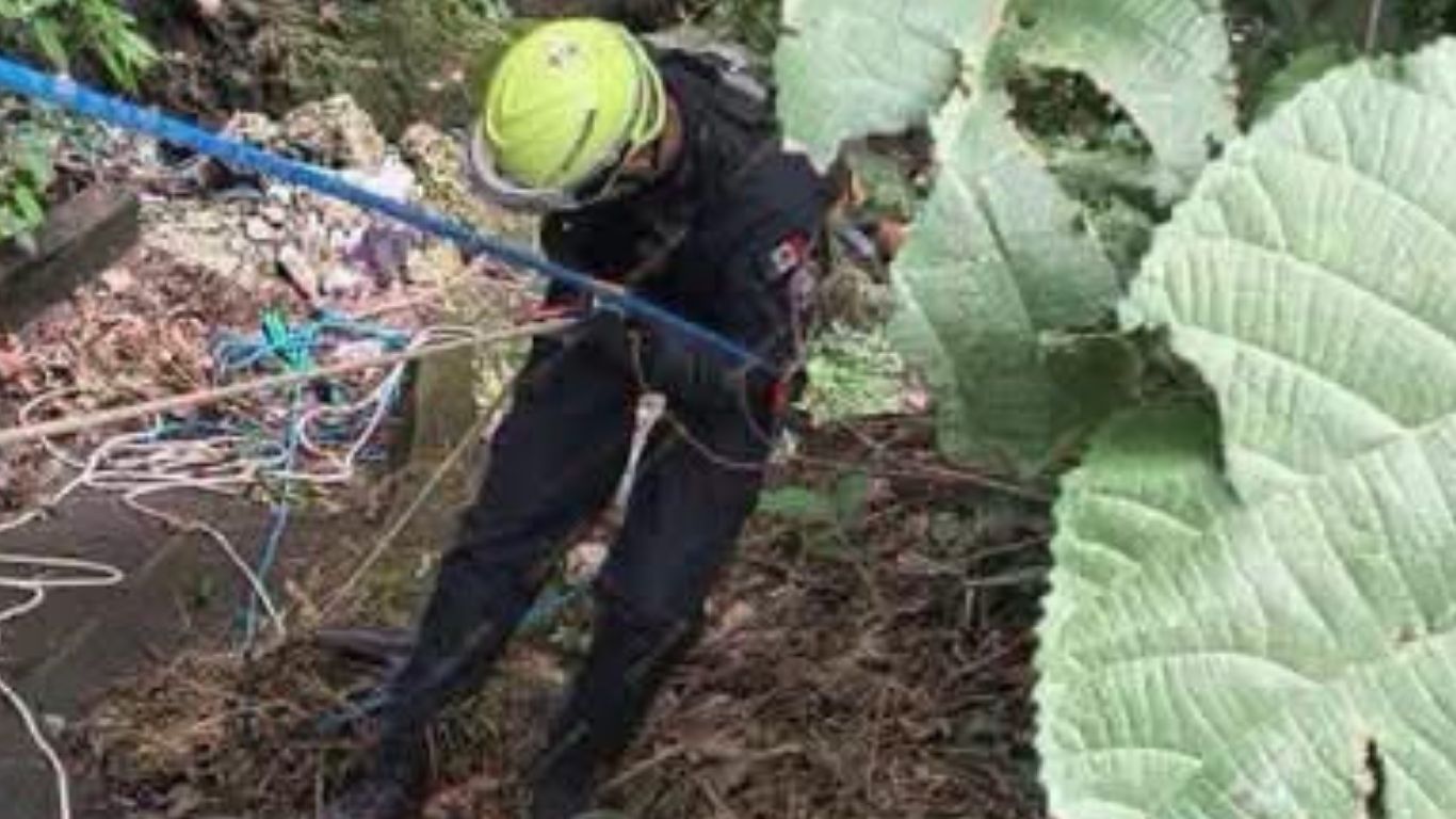 Adolescente cae por 25 metros a barranco en Orizaba; intentaba recuperar su celular