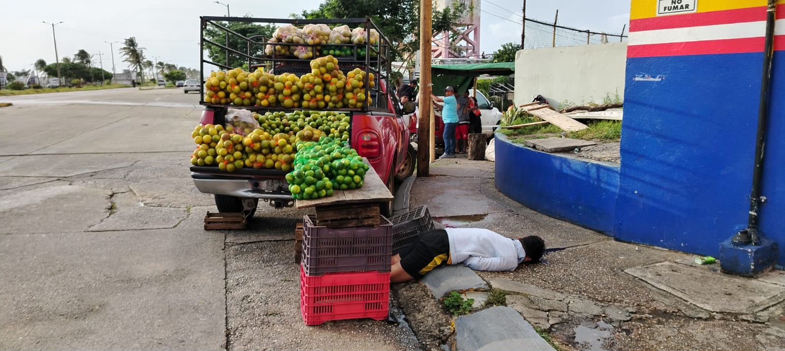 Lo asesinaron mientras vendía cítricos en la vía pública en Coatzacoalcos