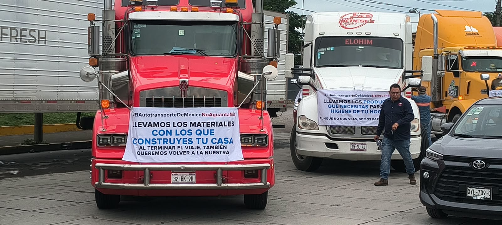 Bloqueo de transportistas en la Veracruz-Cardel; “nos pegan balazos” en carreteras, afirman
