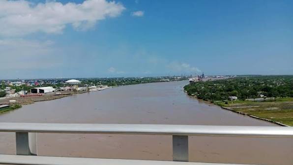 Construyen bordo de protección en río Pánuco tras inundaciones de 2025