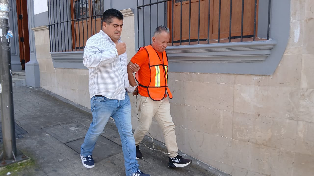 Detienen en Córdoba a presunto feminicida; habría arrojado cuerpo a un barranco