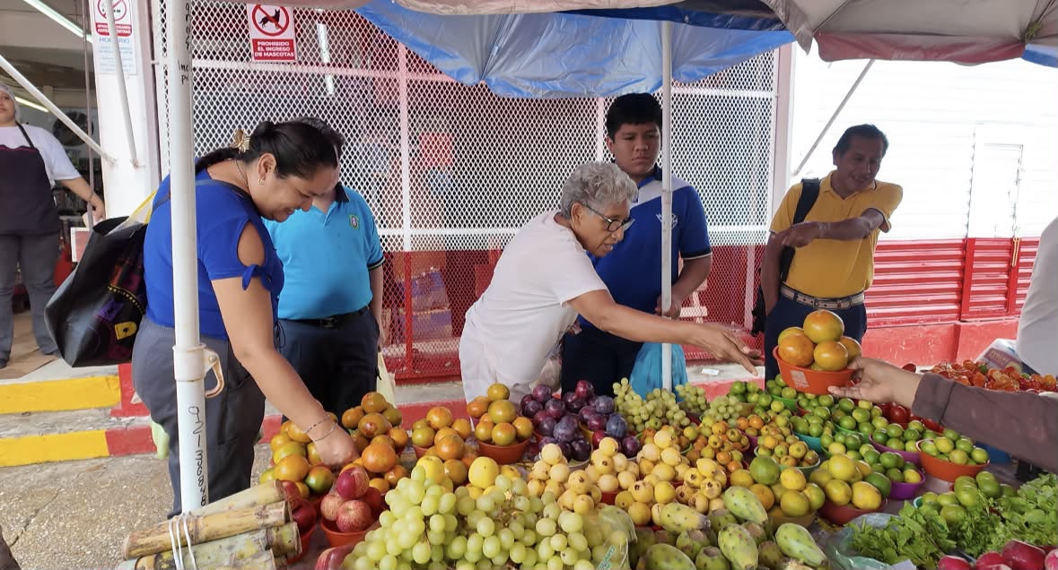 Tiendas chinas, compras por internet y cambios en las tradiciones afectan ventas por Día de Muertos en Coatzacoalcos