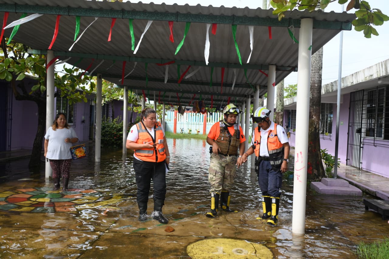 Frente Frío 2 deja daños en 10 escuelas de Veracruz; 7 están en Coatzacoalcos