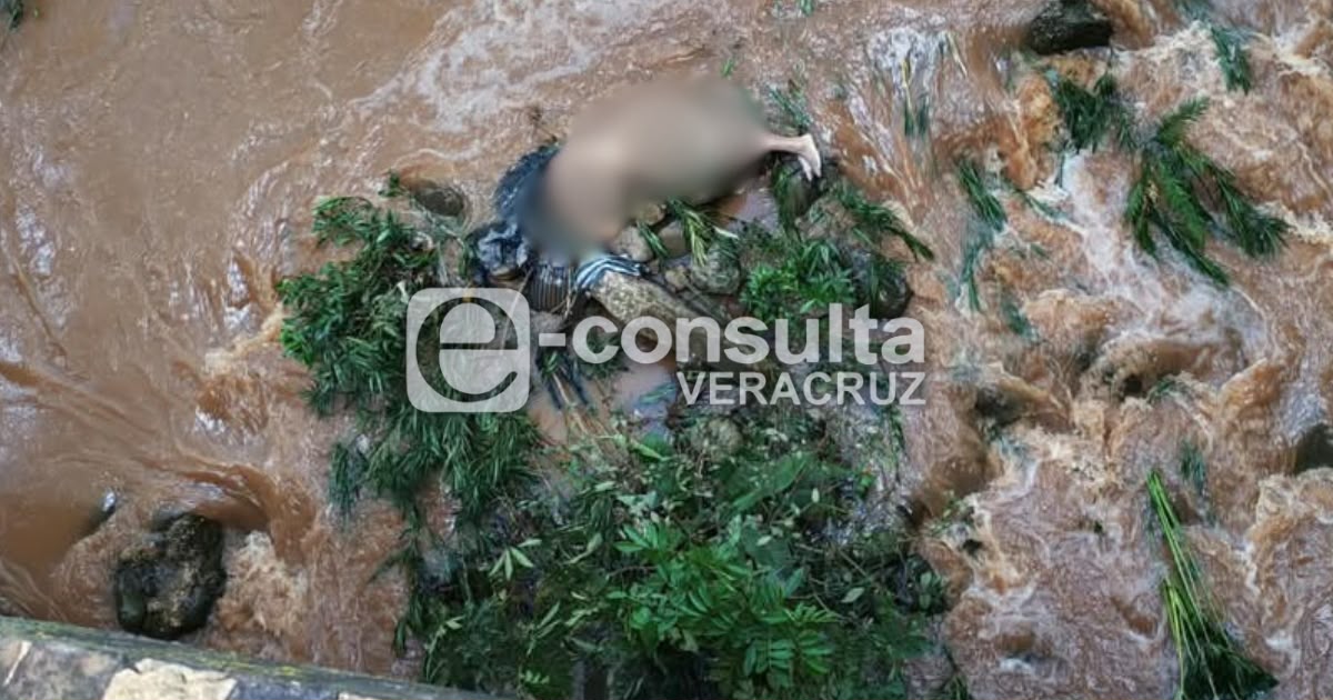 Hallan desnudo y sin vida a un hombre bajo puente del río Huazuntlán, en Soteapan