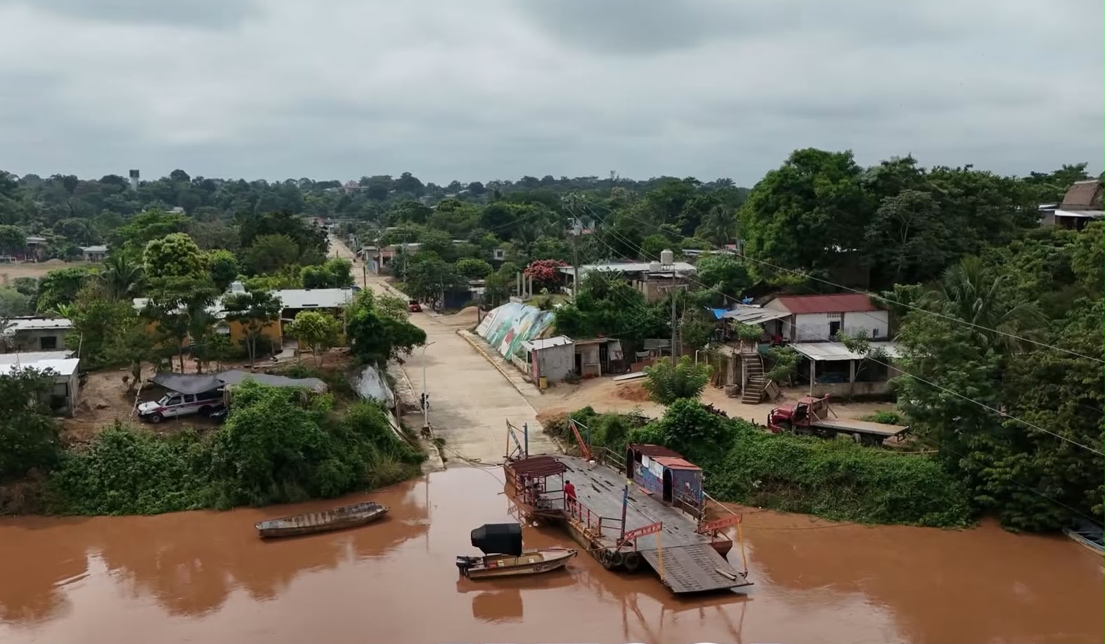 Lluvias crecen ríos y ponen en riesgo clases y cruces en el sur de Veracruz