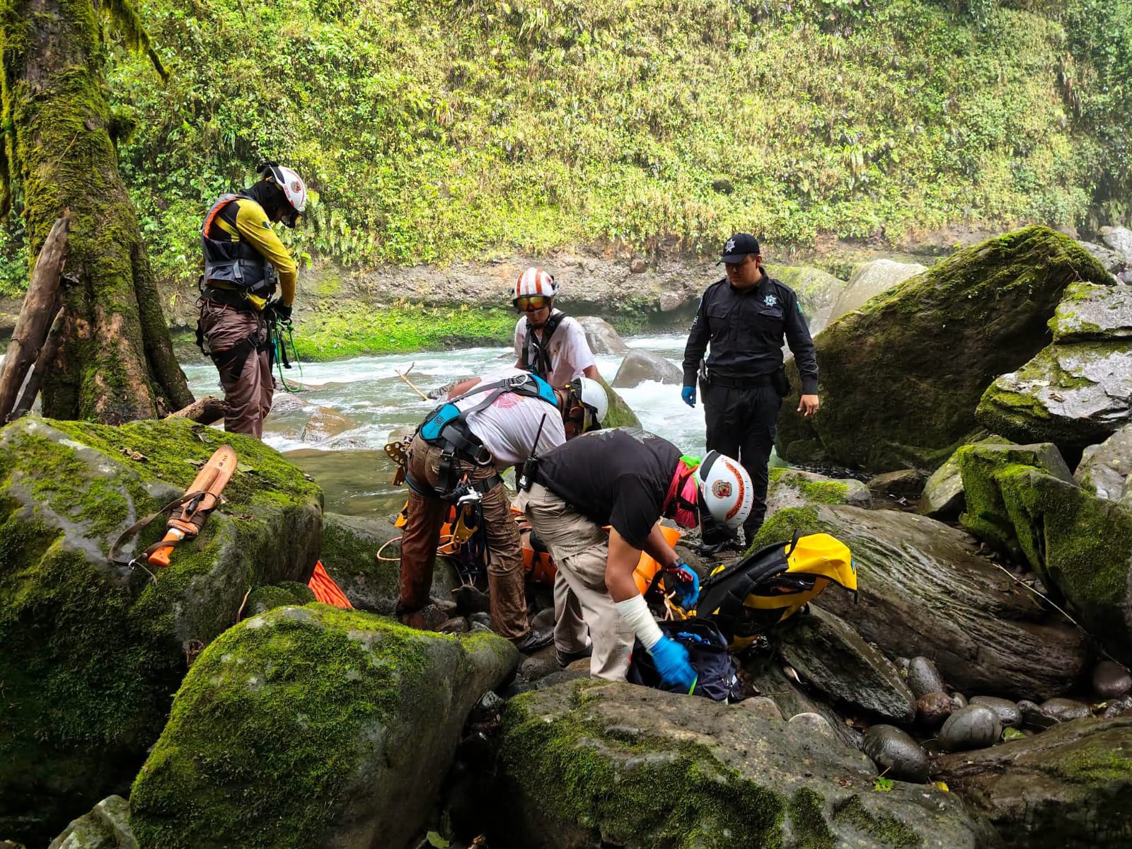 Localizan cuerpo sin vida en la cascada de Texolo, en Xico, Veracruz
