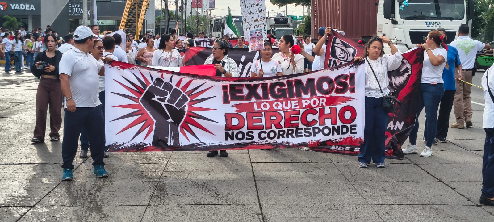IMSS en Veracruz: trabajadores exigen aumento salarial y más insumos médicos