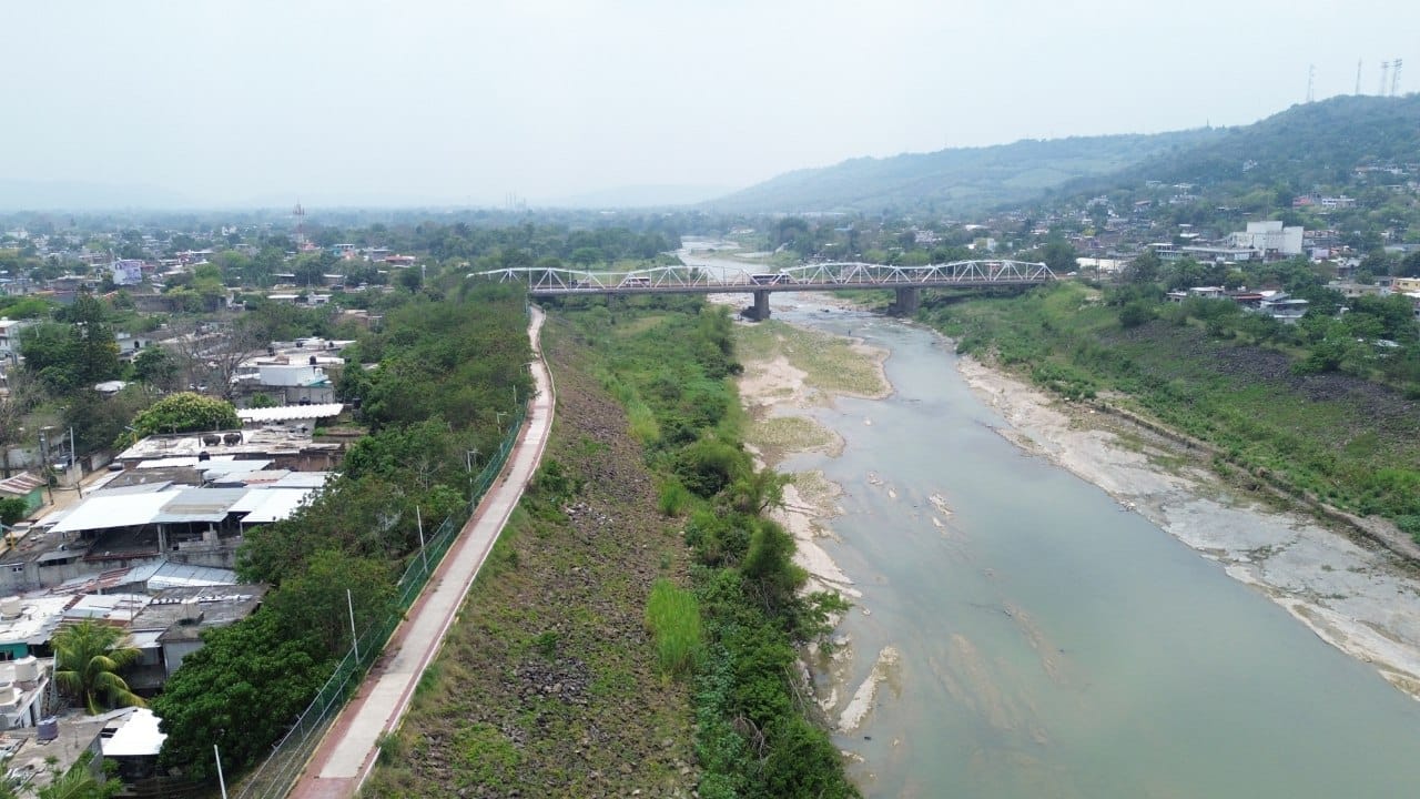 26 constructoras compiten por contrato para muro de contención del río Cazones