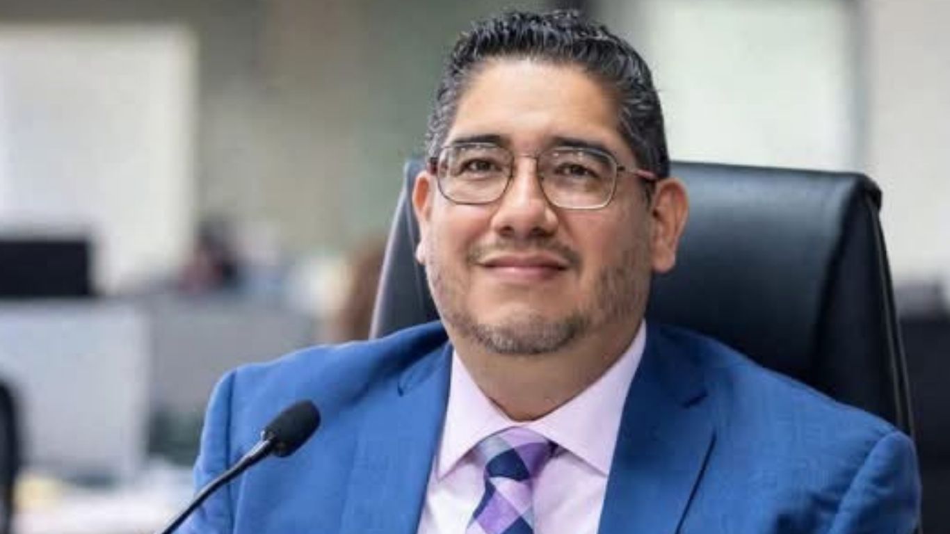 Por esto vinculan a secretario ejecutivo del OPLE Veracruz con contratos del INE de Taddei