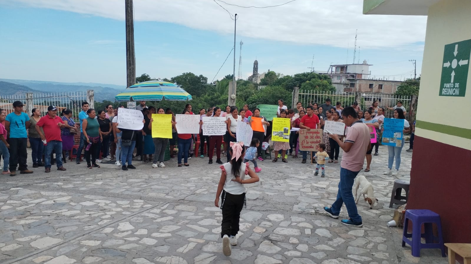 Chumatlán: primaria cumple cuatro días sin clases por obras pendientes