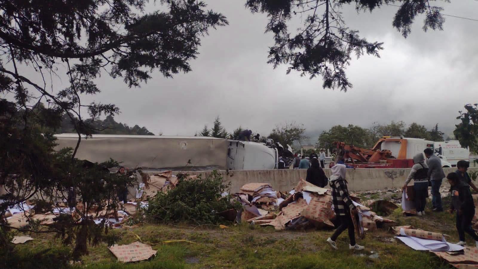 Derrumbe en Tlaltetela cierra en ambos sentidos la Totutla-Xalapa
