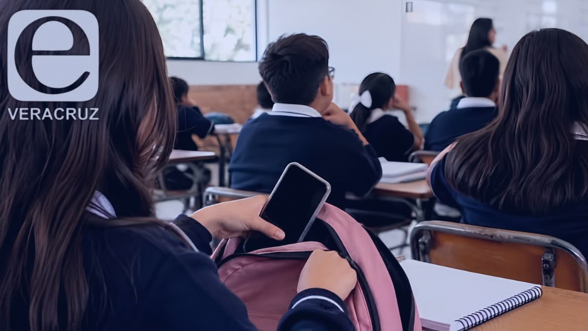 En Veracruz puerto, restringen celulares en la mitad de las escuelas