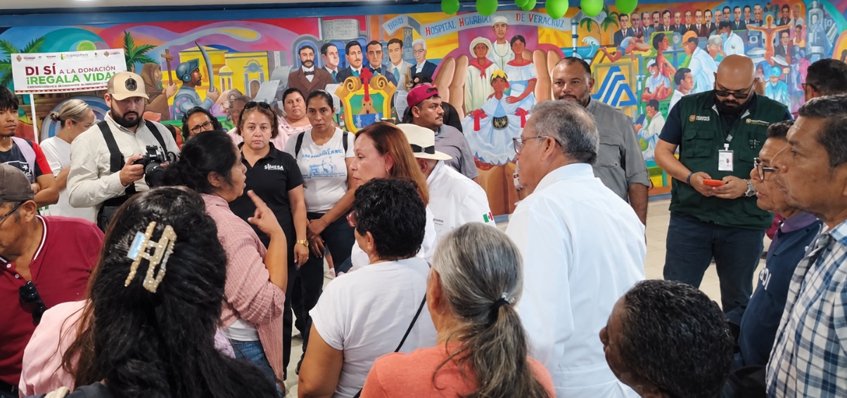 Tras acusar “show mediático” de médicos, Nahle visita el hospital regional de Veracruz