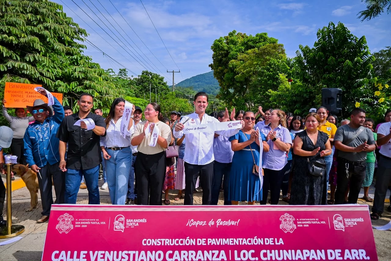 Inaugura alcalde Rafa Fararoni pavimentación de arteria principal en Chuniapan de Arriba