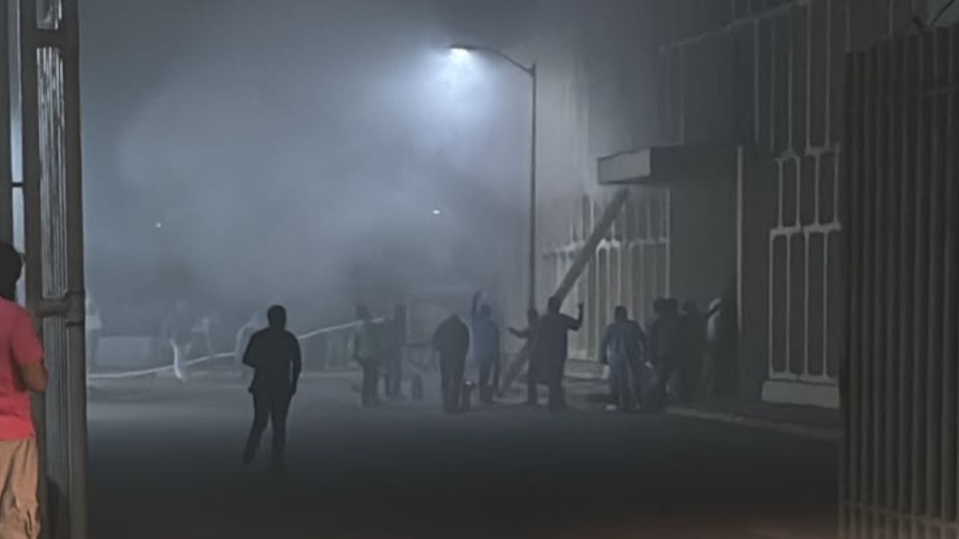 VIDEO | Incendio en farmacia del IMSS de la avenida Cuauhtémoc, en Veracruz