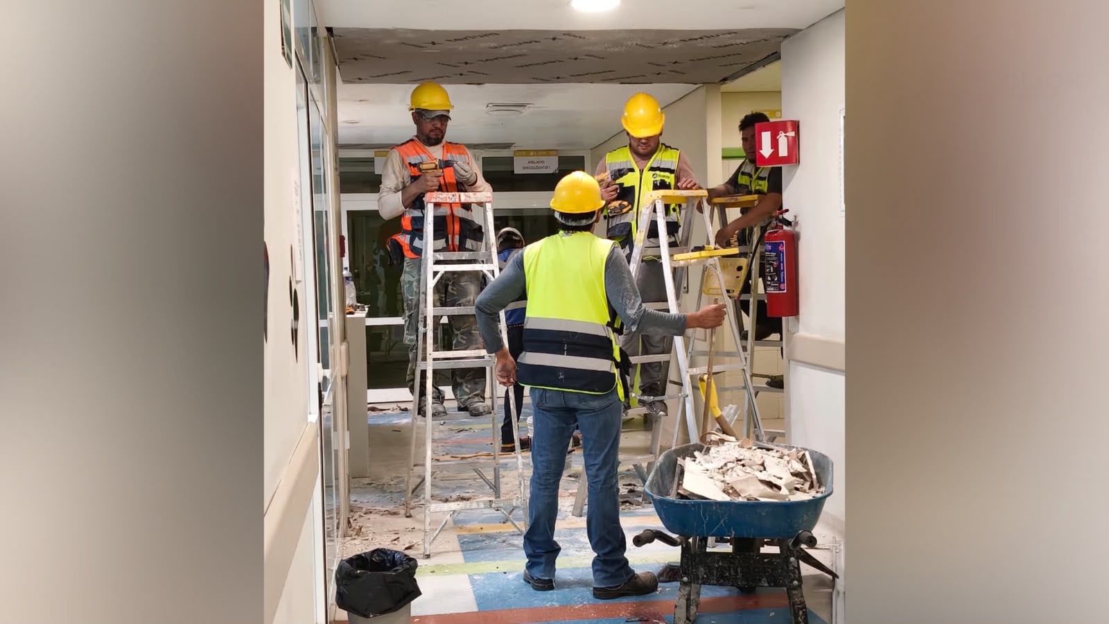 Exponen a niños con cáncer al polvo con obras en la Torre Pediátrica de Veracruz