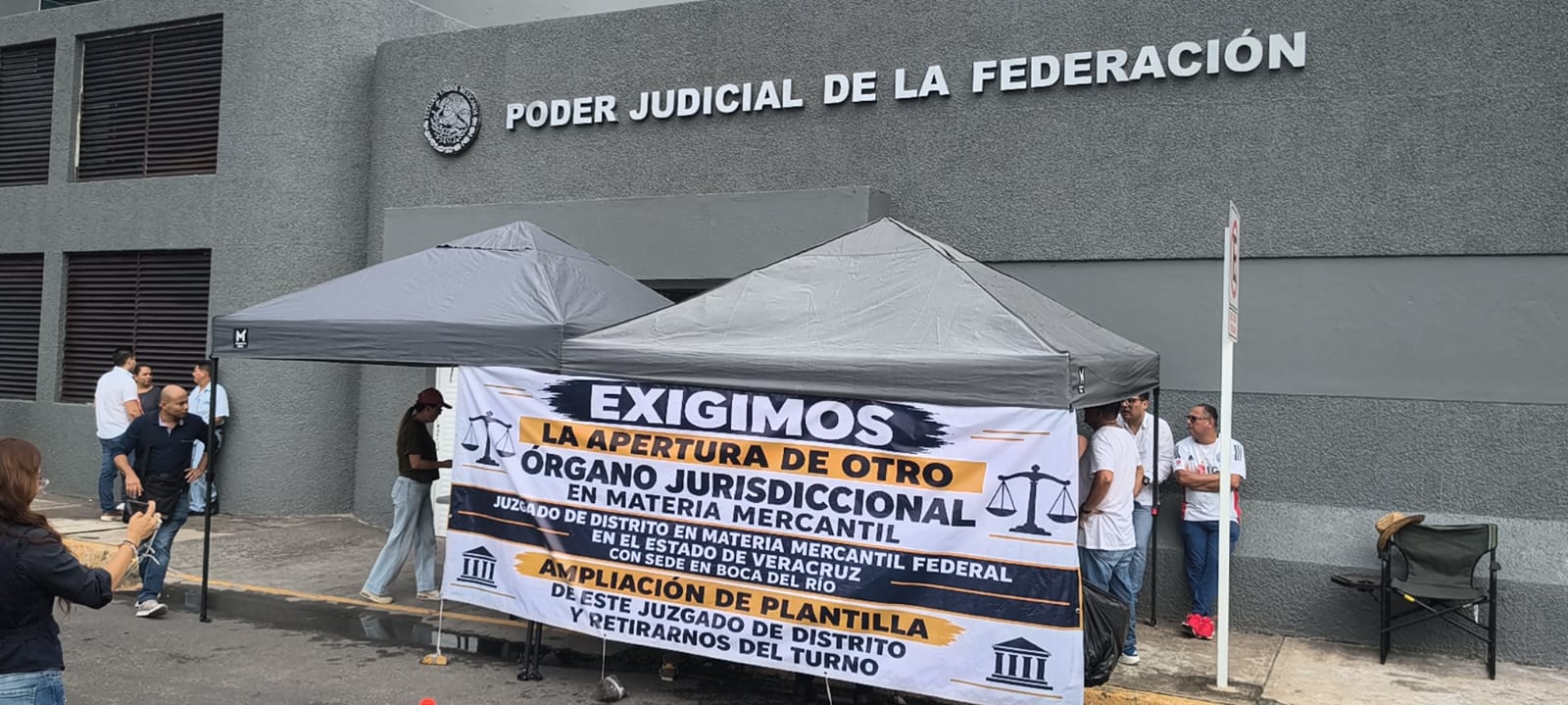 Trabajadores del PJF protestan en Boca del Río por jornadas de 15 horas
