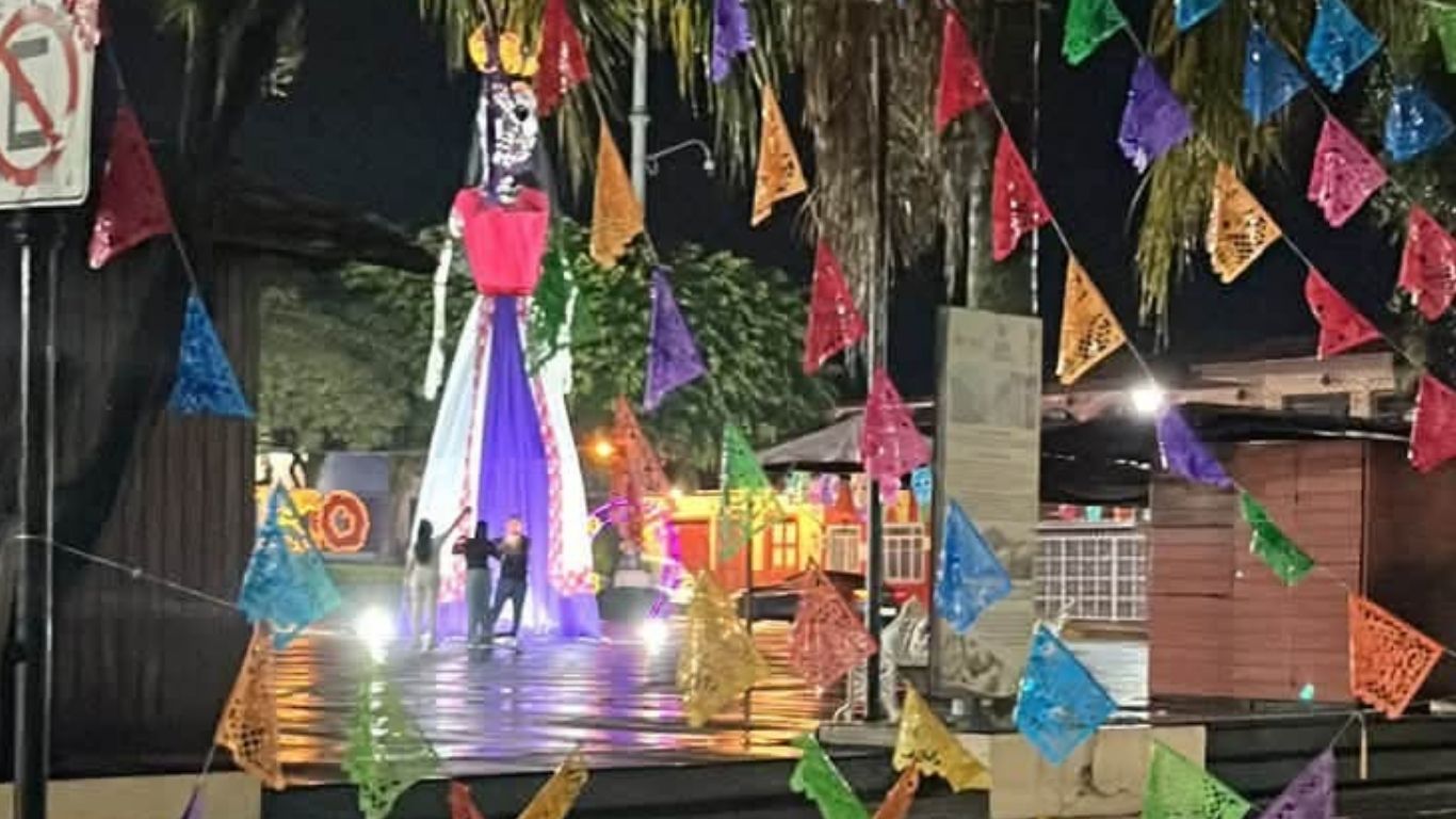 Vandalizan catrinas de Día de Muertos en Xico; dañan adornos para Todos Santos